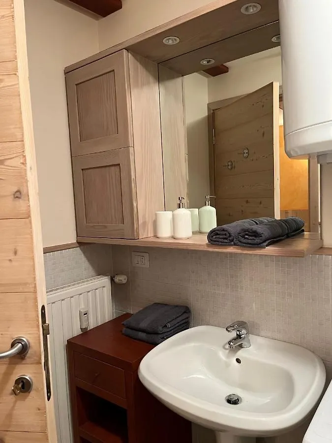 La Casa Bianca - Ski, Hike & Bike Apartment Passo del Tonale