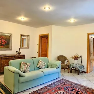 Con Ingresso Autonomo, Giardino Privato E Portico Appartamento