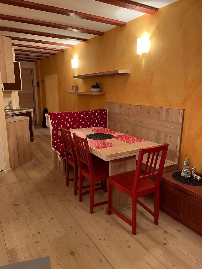 La Casa Bianca - Ski, Hike & Bike Passo del Tonale 0*,  Italy