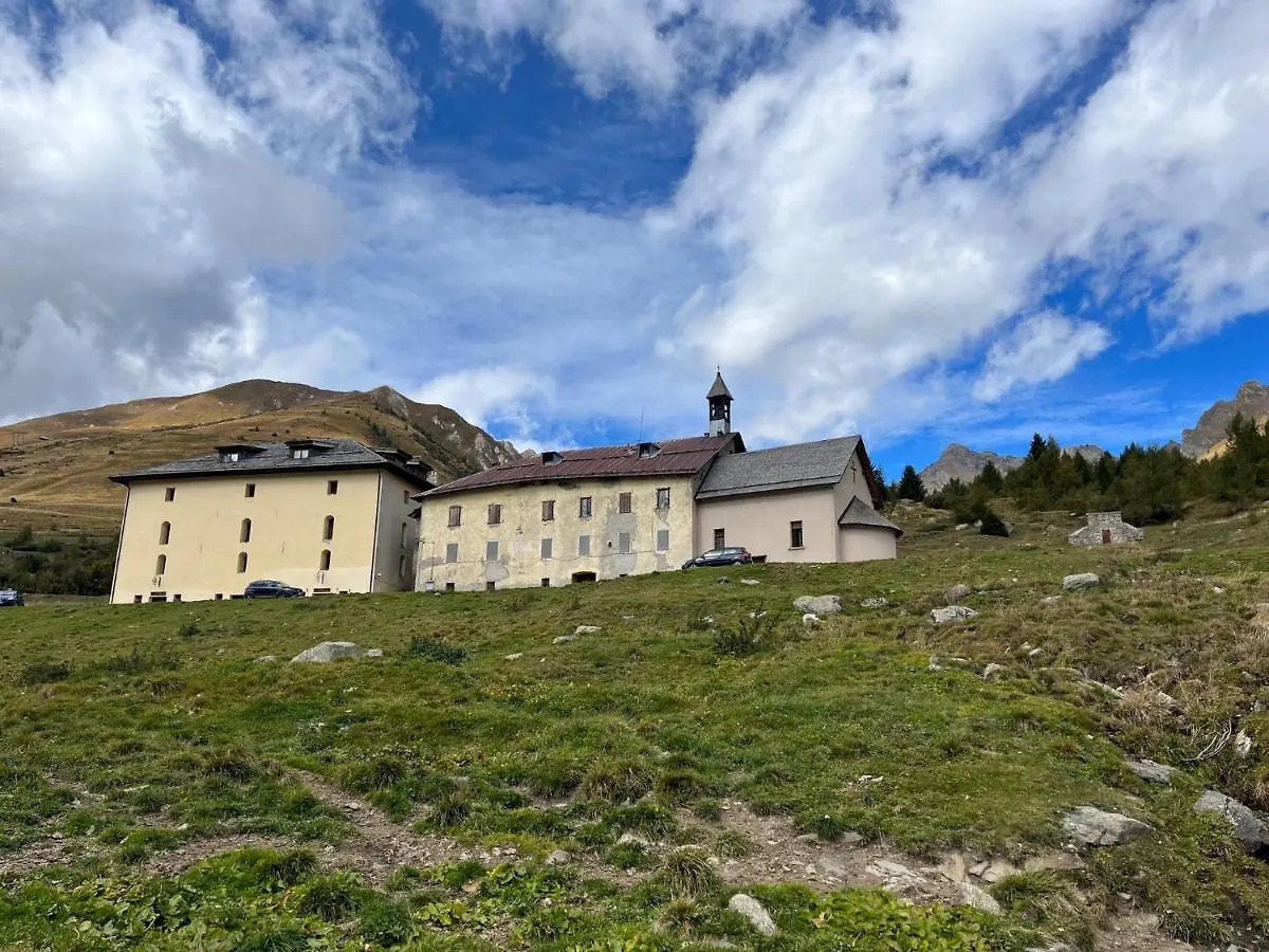Apartment La Casa Bianca - Ski, Hike & Bike Passo del Tonale