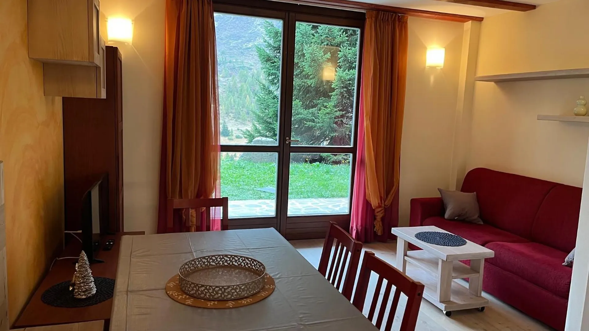La Casa Bianca - Ski, Hike & Bike Passo del Tonale Italy