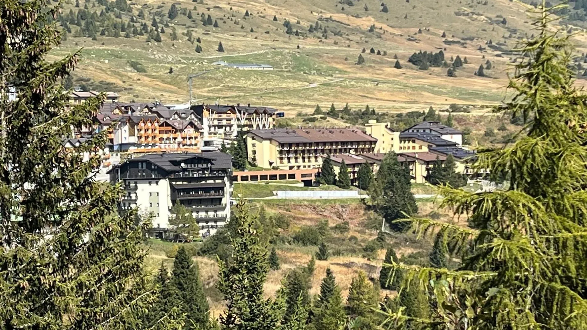 Apartment La Casa Bianca - Ski, Hike & Bike Passo del Tonale Italy